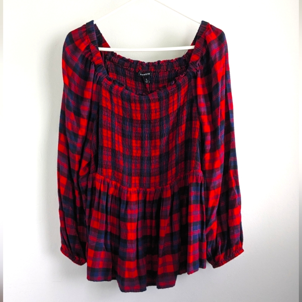 SUPER SOFT Torrid Size 3 Plaid Flannel Top in Red and Navy Blue